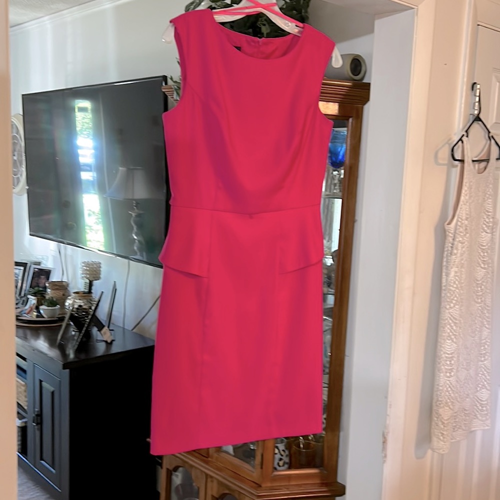 Beautiful bright pink woman’s dress size 6